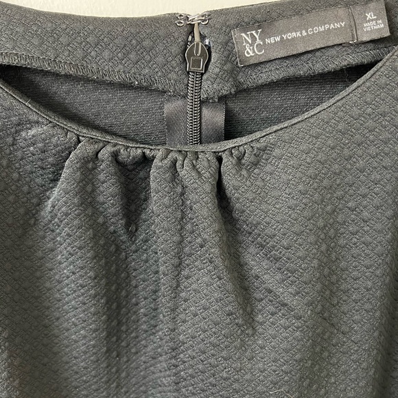 Bodycon puff sleeve black dress- Never Worn - Picture 4 of 4